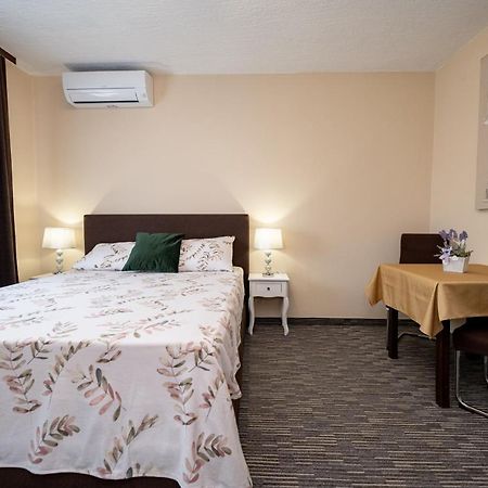 Apartmani Tome Zara Esterno foto