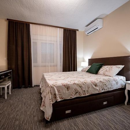Apartmani Tome Zara Esterno foto