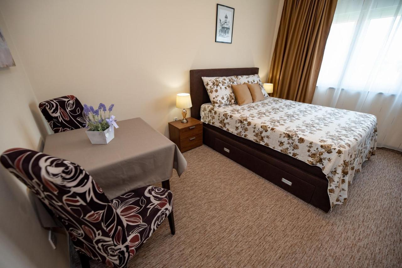 Apartmani Tome Zara Esterno foto