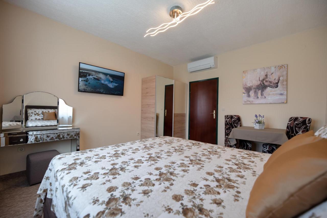 Apartmani Tome Zara Esterno foto