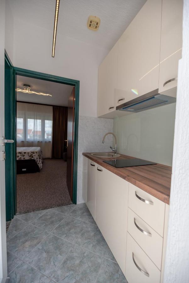 Apartmani Tome Zara Esterno foto