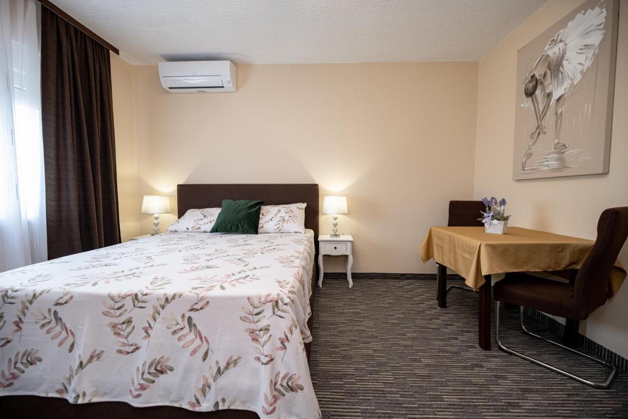 Apartmani Tome Zara Esterno foto
