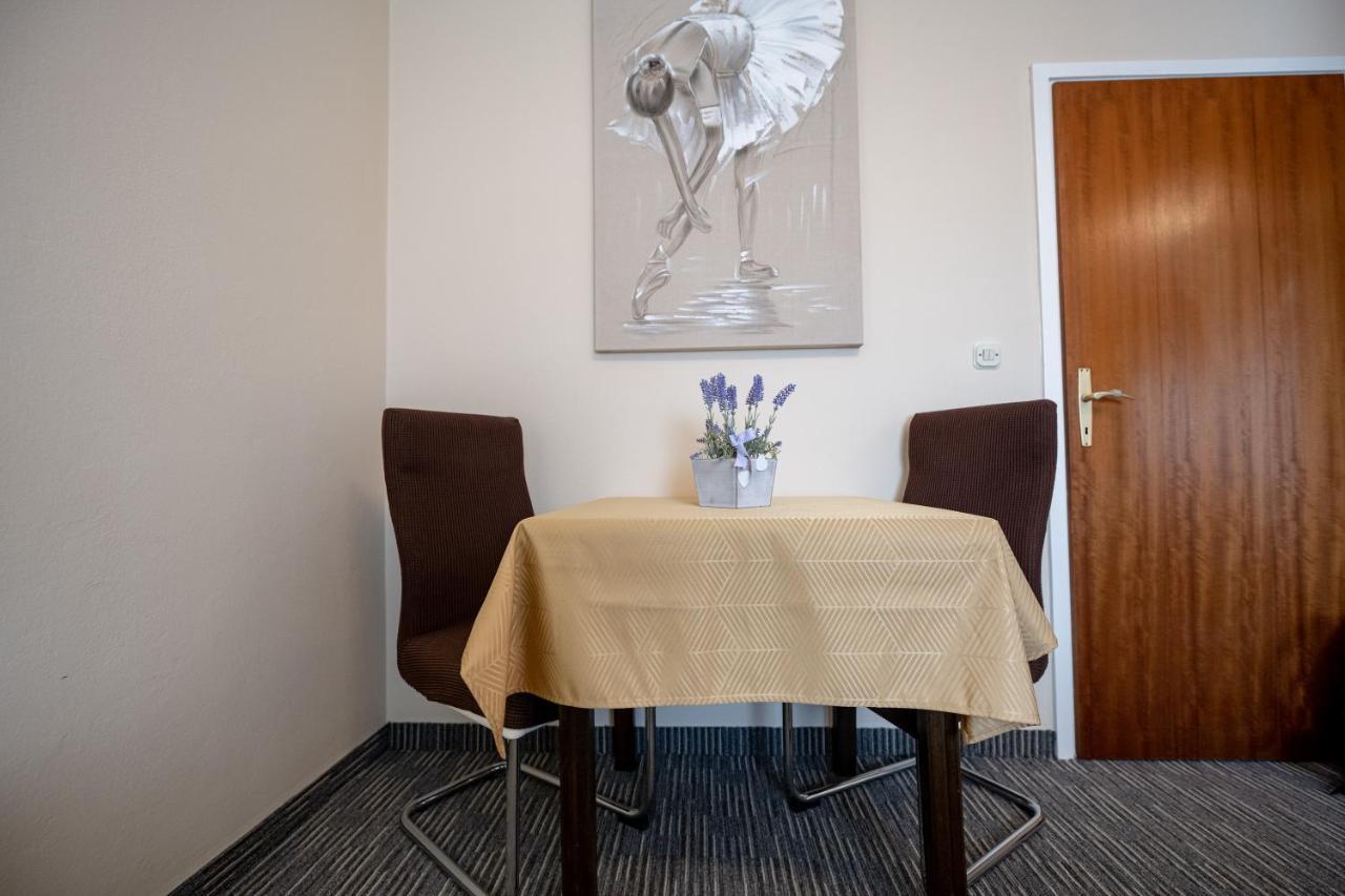 Apartmani Tome Zara Esterno foto