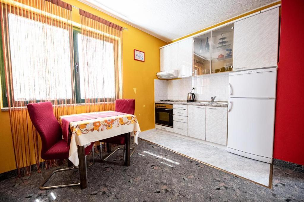 Apartmani Tome Zara Esterno foto