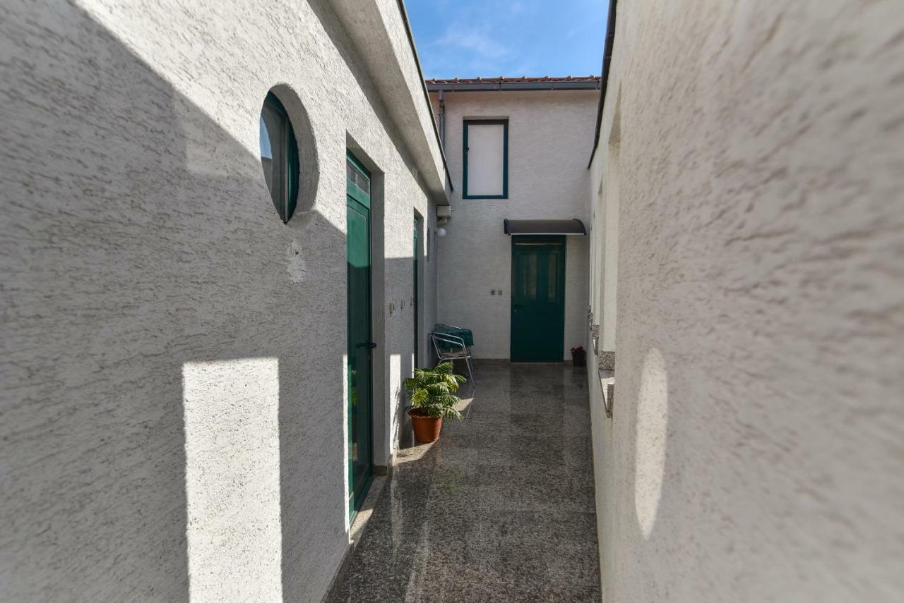 Apartmani Tome Zara Esterno foto